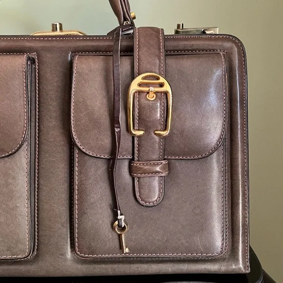 Locking Travel Handbag, Leather Satchel with Original Key, Authentic Vintage - Picture 4 of 16